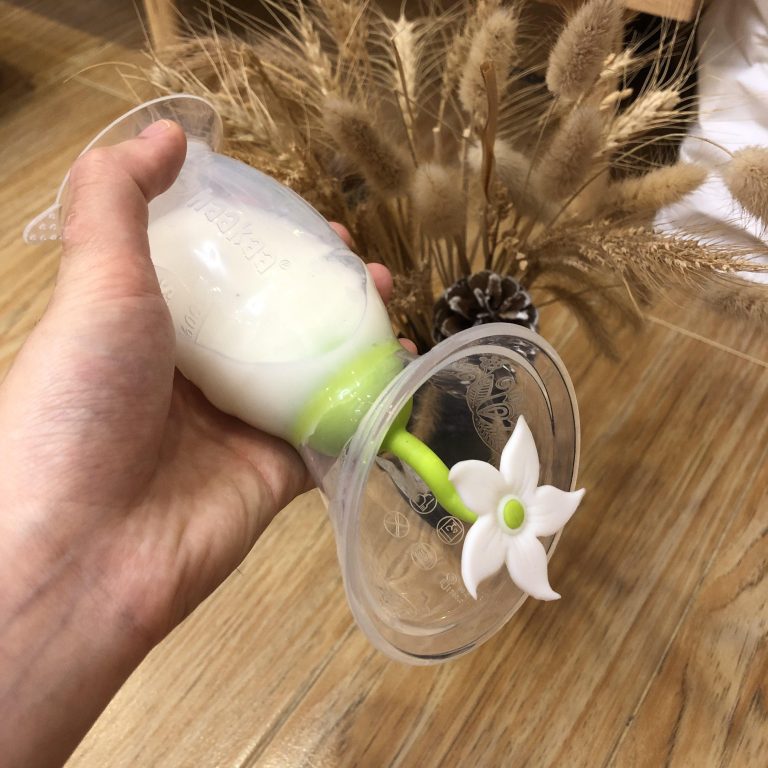 Haakaa set silikonska izdajalica 2. generacije 150 ml i poklopac bijeli cvijet